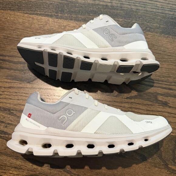 On Women's Cloudrunner White Running Shoes US Size 8 - Picture 3 of 9